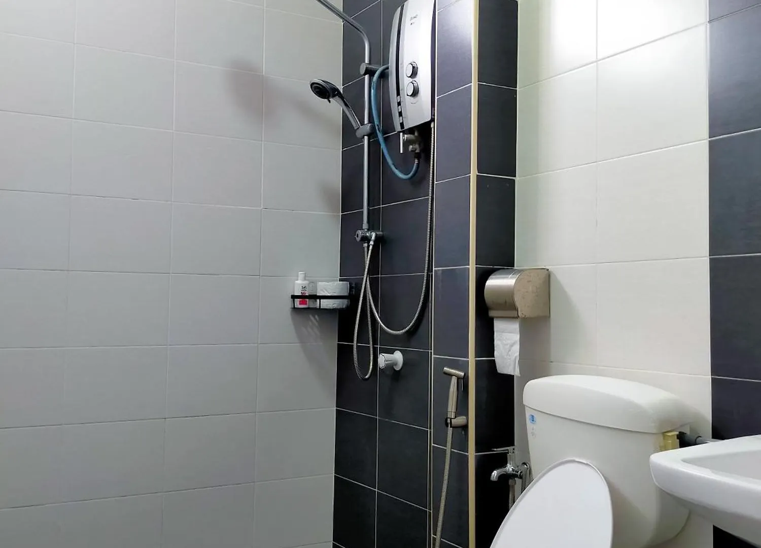 Дом отдыха Вилла New Stylish 16Pax 4Br House Semabok 5Mins To Town Малакка